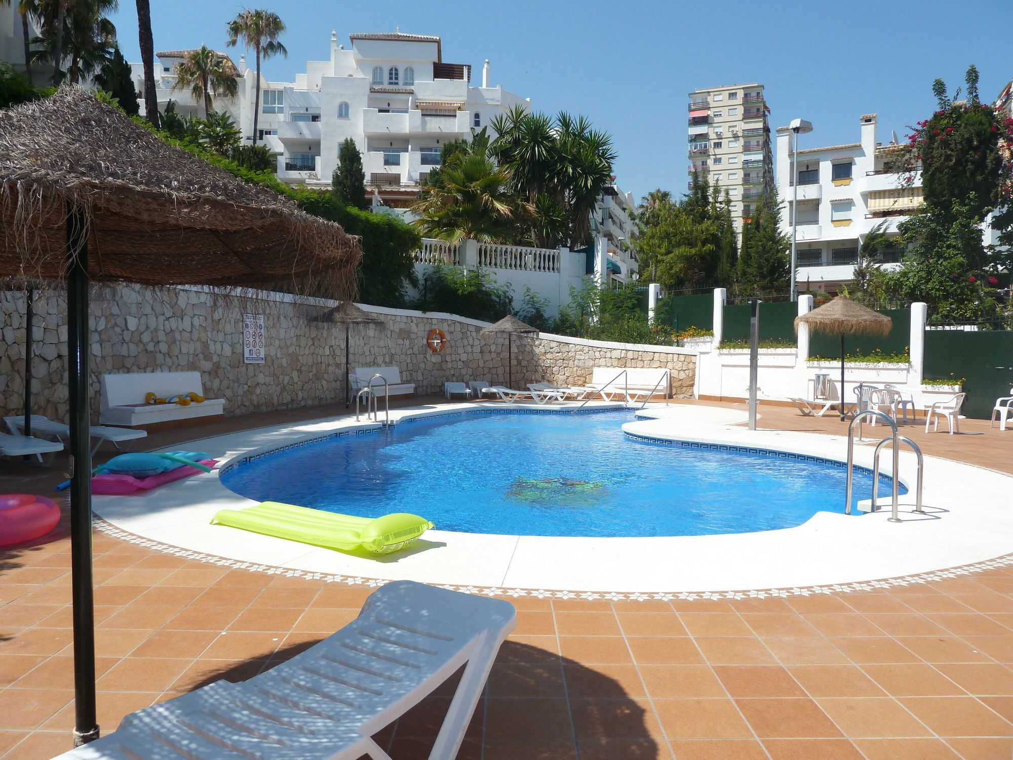 Apartamento Pueblo Quinta 贝纳尔马德纳 外观 照片